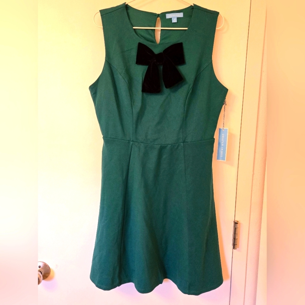 NWT Draper James Green Sleeveless Dress with Black Bow